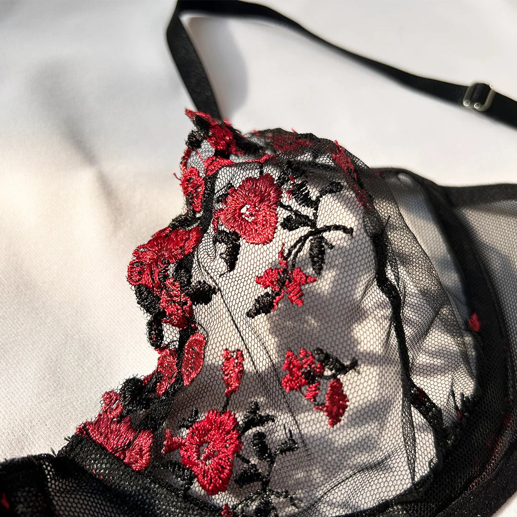 Floral Embroidery Lingerie Sete