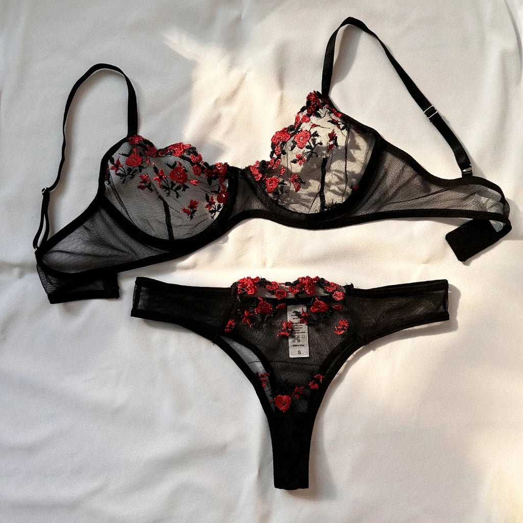 Floral Embroidery Lingerie Sete