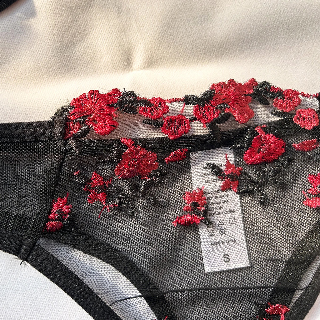 Floral Embroidery Lingerie Sete