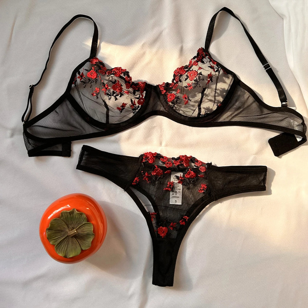 Floral Embroidery Lingerie Sete
